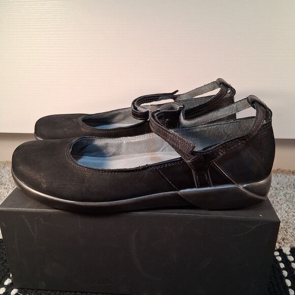 Naot Women's Suede Mary Jane Size 41 US (10-10 1/2) - Picture 7 of 15